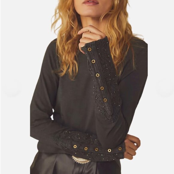 We The Free NWT Womens M Hooked On The Cuff Long Sleeve Top Washed Black - Picture 1 of 16
